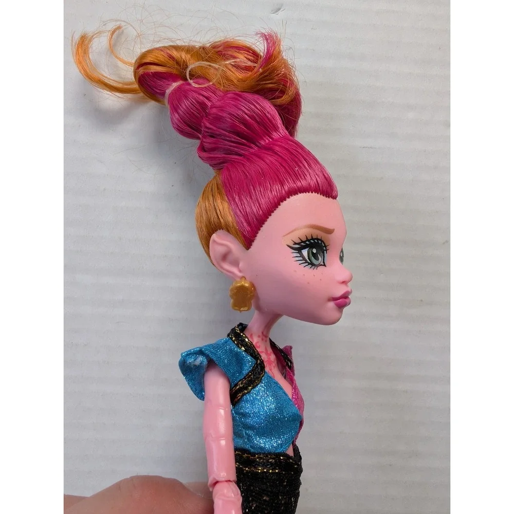READ Monster High Gigi Grant Doll 13 Wishes w/ Outfit & Shoes Mattel 2013